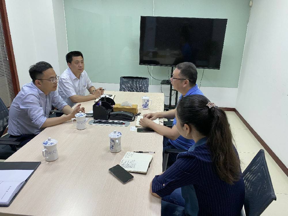 无锡市工信局领导来乐竞·官方页面网站登录入口-乐竞(中国)科技开展“三联三解”活动